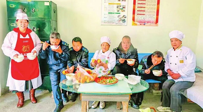 21年“愛心餐”的溫暖守護